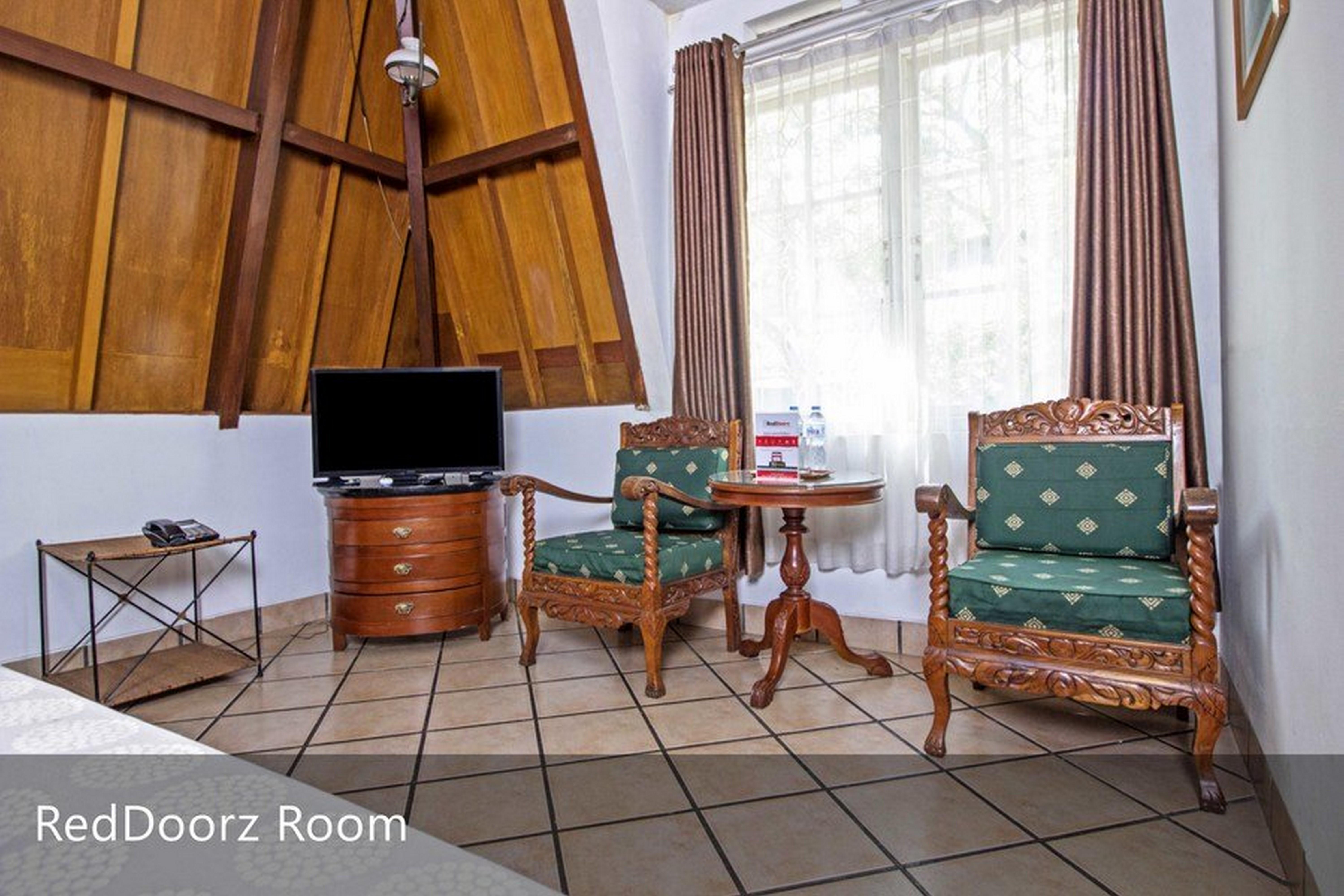 Reddoorz Plus Near Parahyangan University Bandung Exterior photo