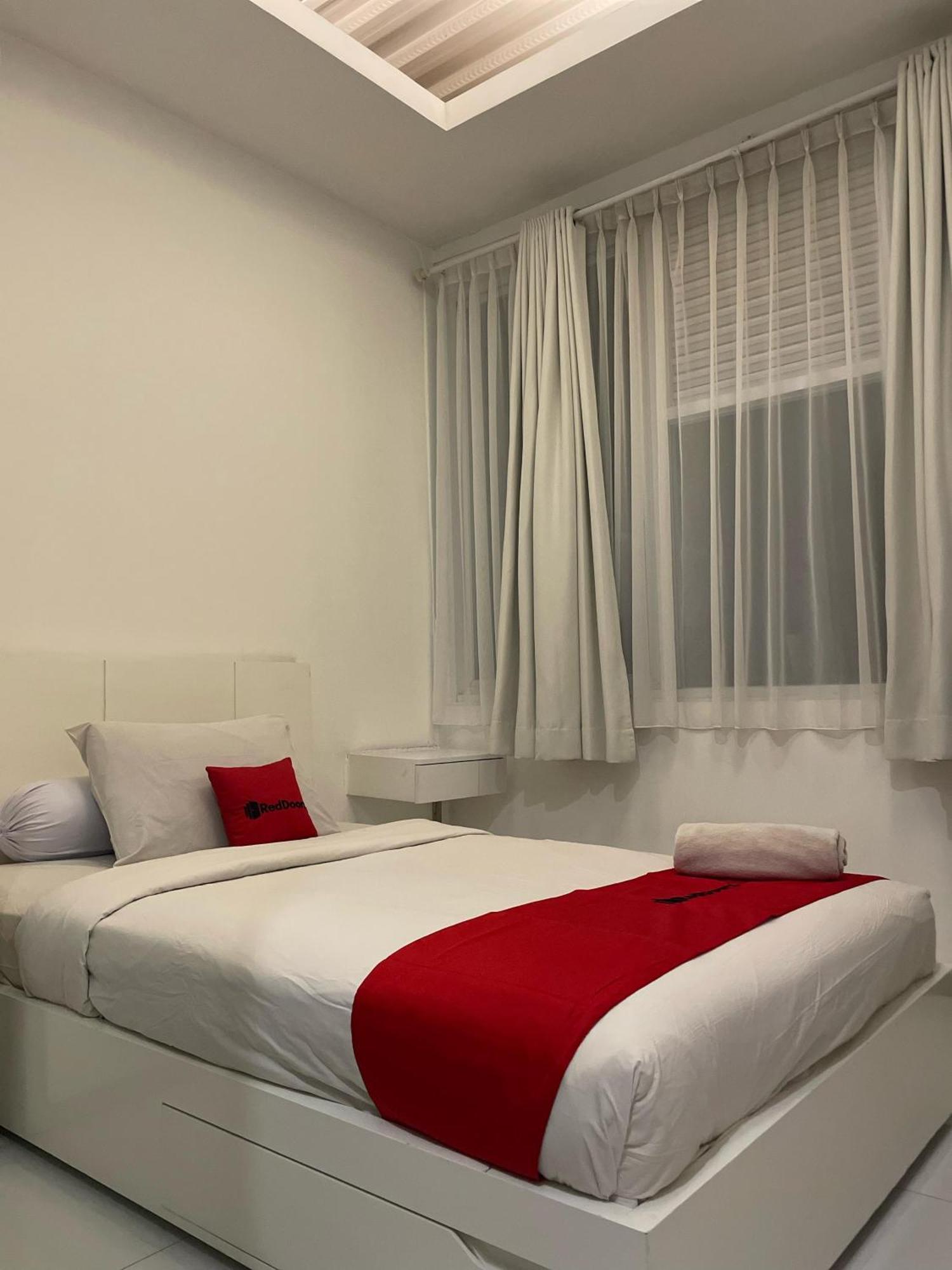 Reddoorz Plus Near Parahyangan University Bandung Exterior photo