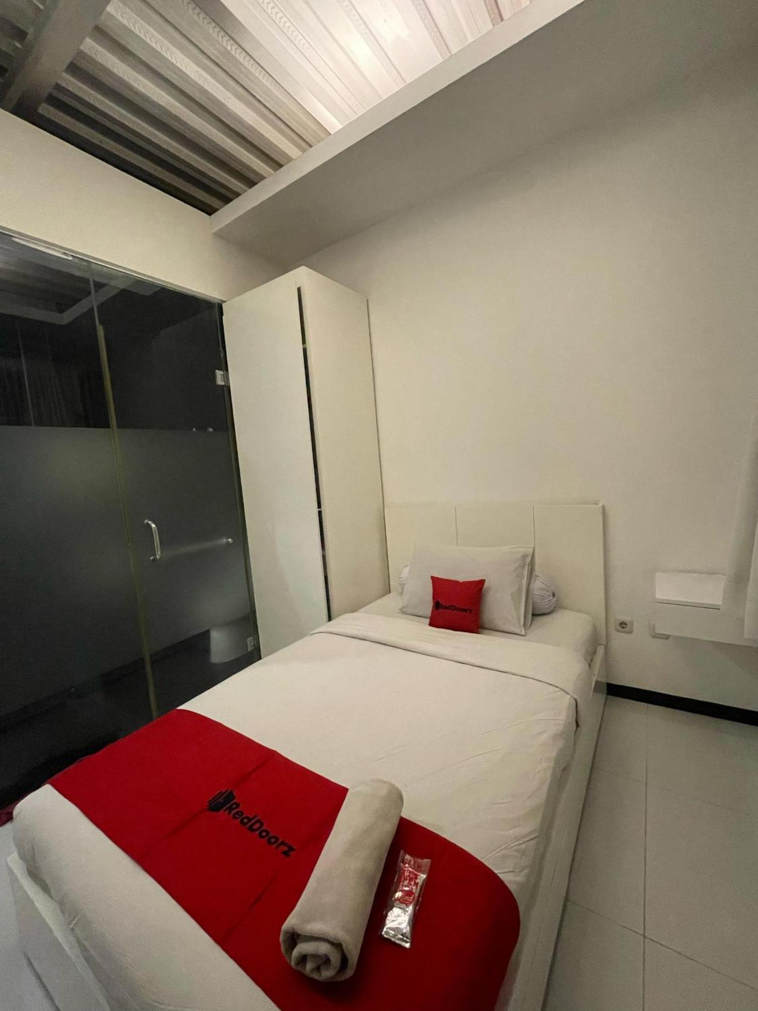 Reddoorz Plus Near Parahyangan University Bandung Exterior photo
