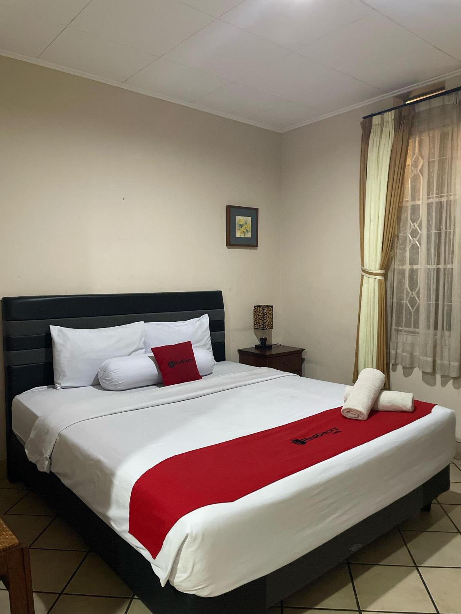 Reddoorz Plus Near Parahyangan University Bandung Exterior photo