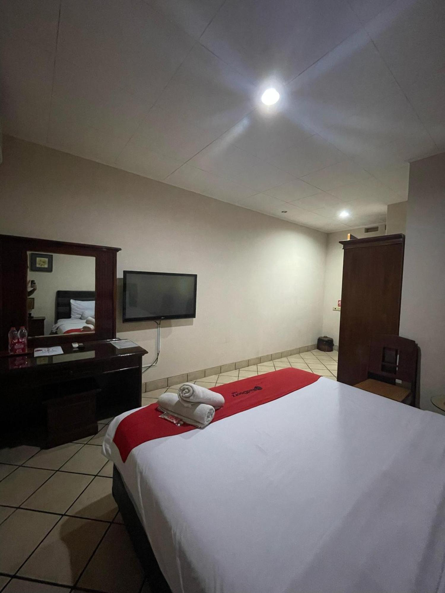Reddoorz Plus Near Parahyangan University Bandung Exterior photo