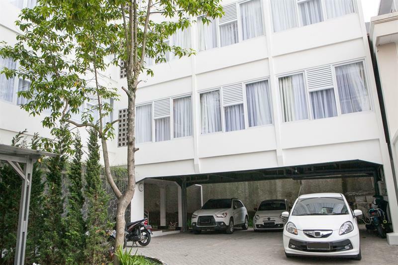 Reddoorz Plus Near Parahyangan University Bandung Exterior photo